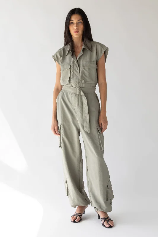 SLEEVELESS CARGO JUMPSUIT