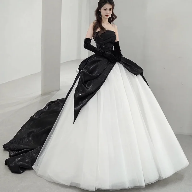 Black and White Wedding Dresses with Ballgown Strapless Neck